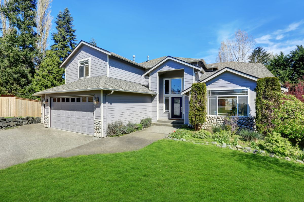 Choosing the Right Siding Contractor for a Lasting Home Exterior Featured Image